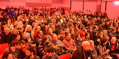 Im Saal des ZENTRUM während kontrast