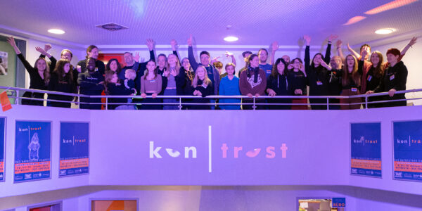 Gruppenfotos des kontrast-Teams